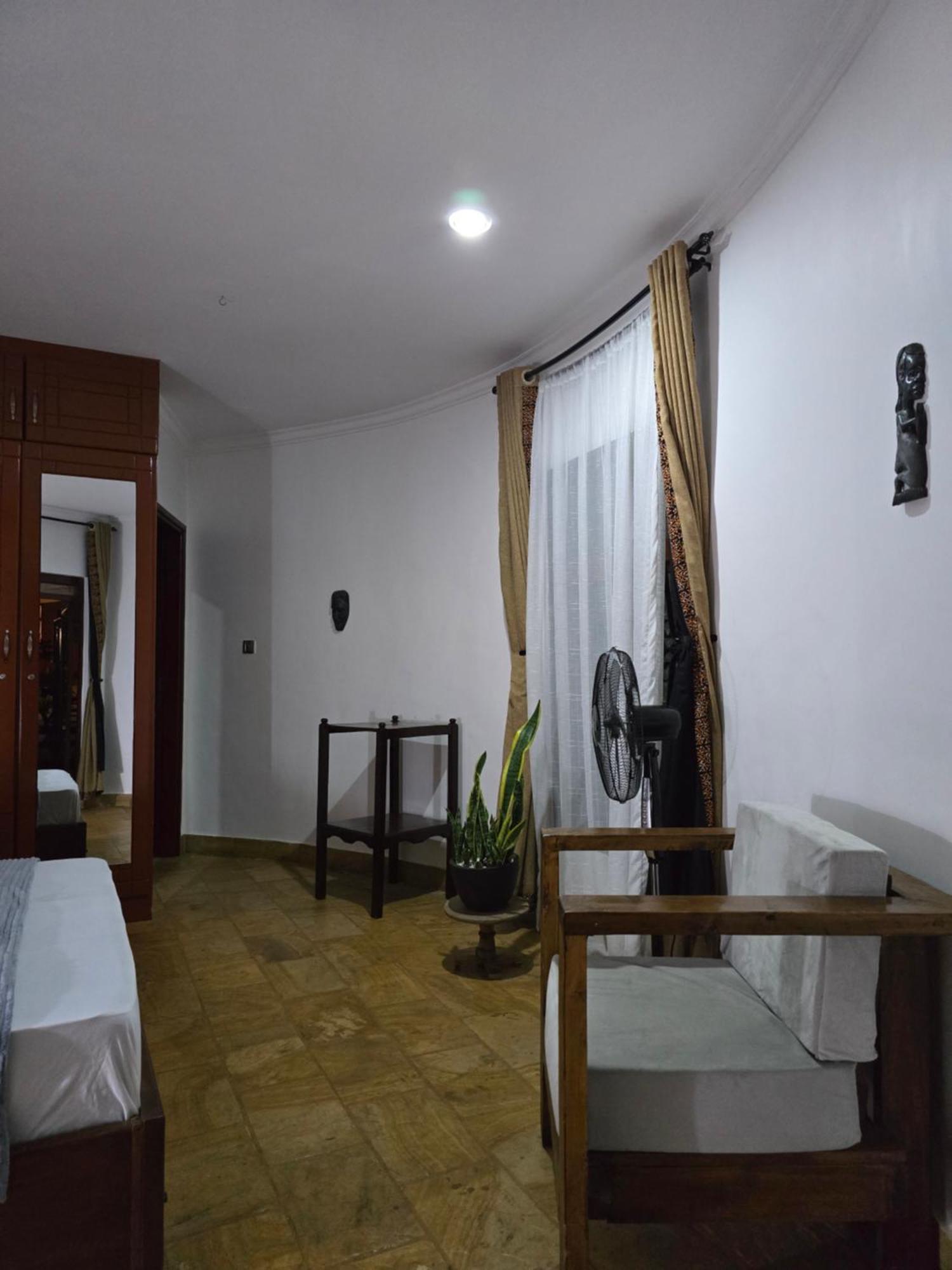 Sprunger Avenue - Tulia Homes Moshi Rum bild