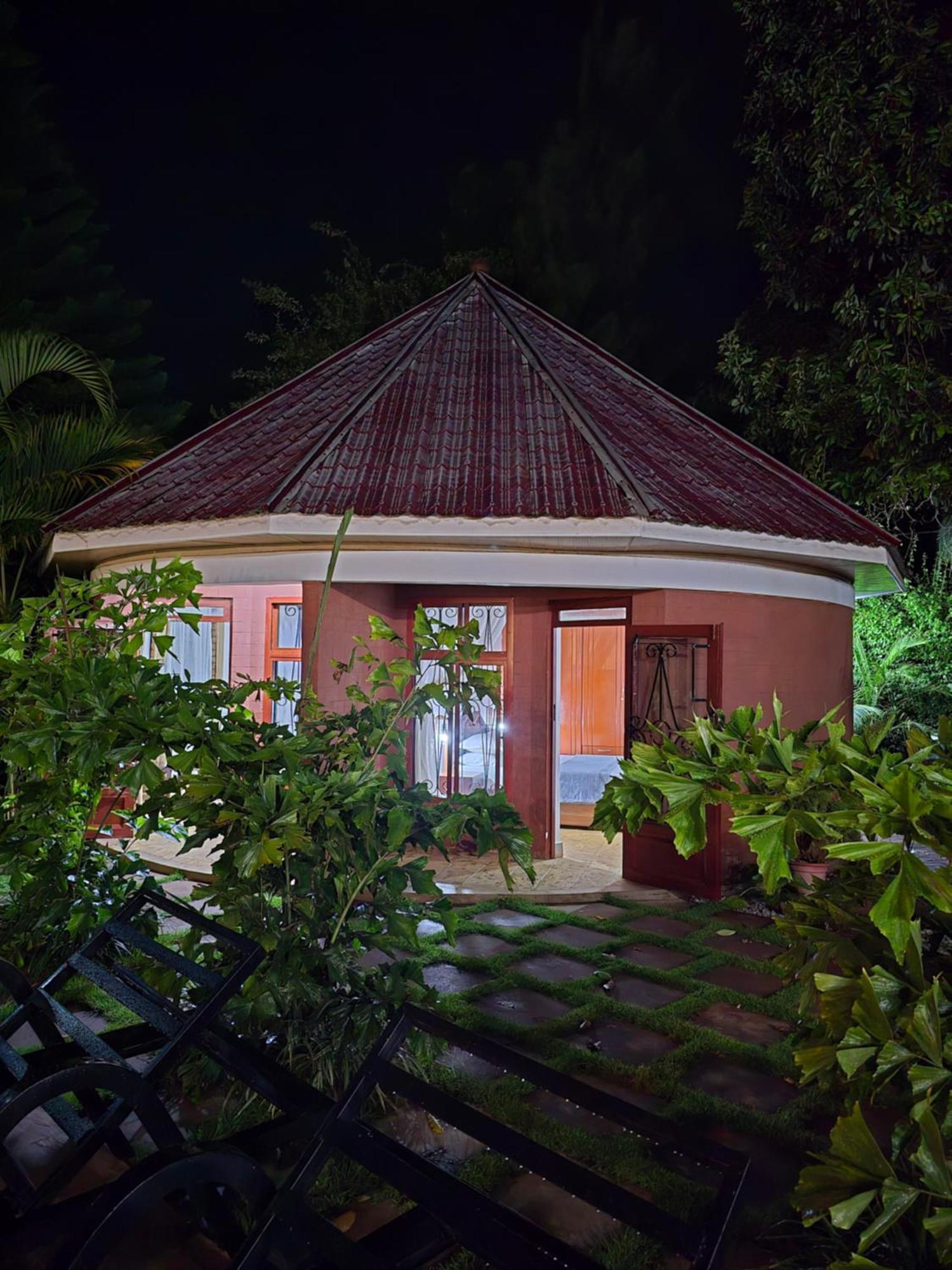 Sprunger Avenue - Tulia Homes Moshi Rum bild